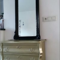 buikkast met barok spiegel